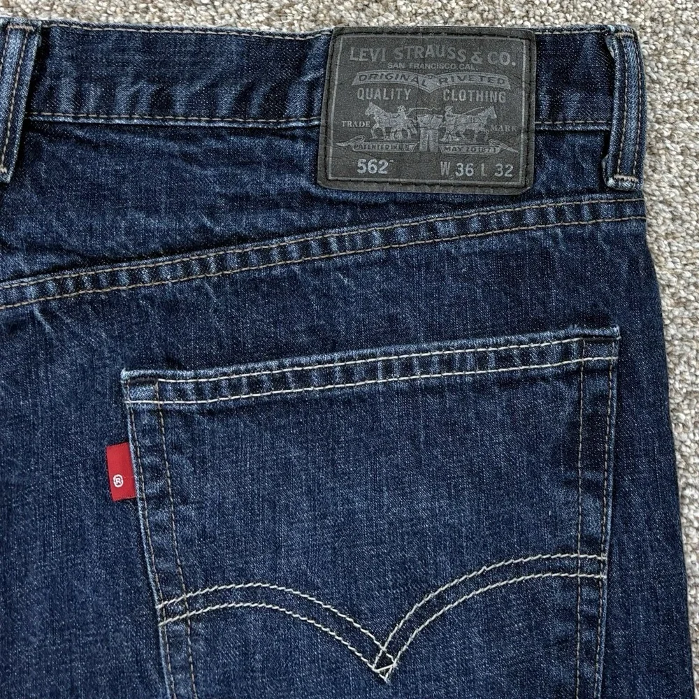 Levis 562 Jeans Mens 36x32 Blue Loose Taper Button Fly Cotton (Actual Fit 37x30)